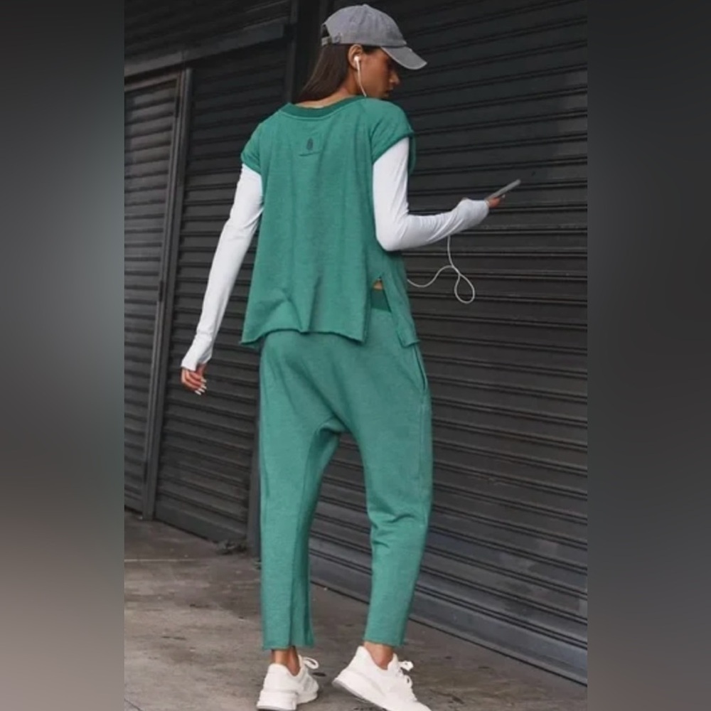 NWT Free People Movement S Winning Stretch Set in Heritage Green 2 Piece New - Picture 2 of 5